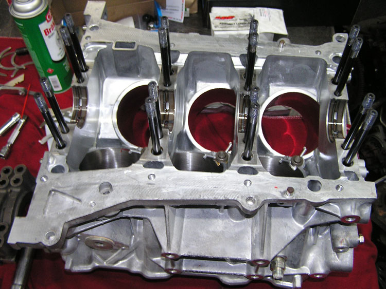 FLI custom built VG35 Nissan engine using Cosworth Rods and Pistons