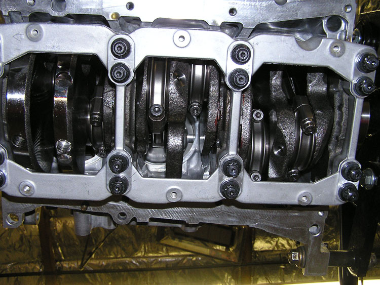 FLI custom built VG35 Nissan engine using Cosworth Rods and Pistons